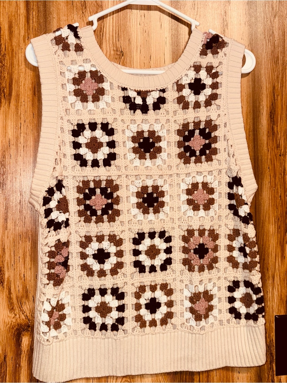 Cream Crochet Square-Pattern Sleeveless Tank Top